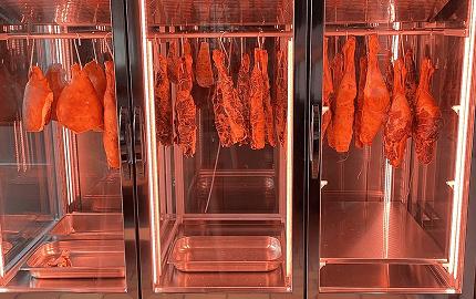 Billede af kvalitetskød fra Grambogård med fokus på dyrevelfærd